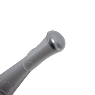 Embout métallique du masseur yeux à micro-impulsions Misencil, conçu pour masser le contour de l’œil.