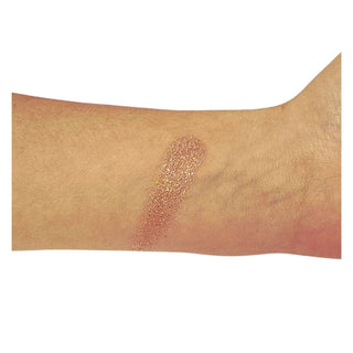 Poudre minérale teinte Champagne Rosé offrant un éclat rosé doré, texture fine et effet lumineux sur la peau.