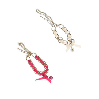 Bracelets Misencil avec chaîne argentée et ruban, disponibles en rose ou blanc.