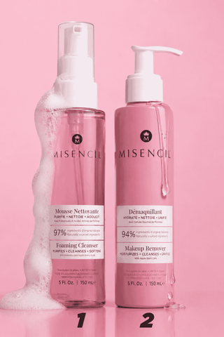 Routine double nettoyage Misencil avec la mousse nettoyante numérotée 1 et le démaquillant numéroté 2 sur fond roseRoutine double nettoyage Misencil avec la mousse nettoyante numérotée 1 et le démaquillant numéroté 2 sur fond rose